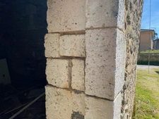 BIEN SOUS COMPROMIS.Ancien corps de ferme à 15 mn d'Angoulême, dans un cadre de nature, aux portes de la Dordogne