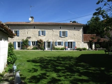  Superbe propriété de 44 hectares, prête à être exploitée, avec belle maison, prête à habiter, au calme, avec vues, aux portes de la dordogne  