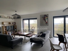  Sur les hauteurs de Vindelle, vue remarquable depuis ses grandes baies vitrées, maison en bardage bois avec de grandes pièces 