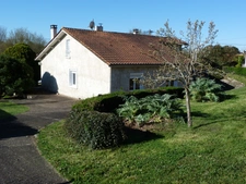 A Nersac,16, proche de toutes les commodités, maison à vendre prête à habiter, juste à rafraîchir.