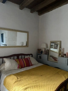 Magnifique corps de ferme, en pierres, à rénover, proche du bourg de Vindelle 