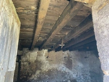 BIEN SOUS COMPROMIS.Ancien corps de ferme à 15 mn d'Angoulême, dans un cadre de nature, aux portes de la Dordogne