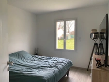 SOUS OFFRE maison contemporaine, basse consommation, classée A, chauffage par le sol avec pompe à Chaleur. Terrain entièrement clôturé