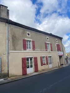 Au cœur du village de Marthon, Bâtiment en pierres, ancien commerce, bar pizza,  avec logement au dessus 