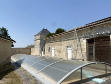 En Charente, à seulement 12 minutes du centre-ville d’Angoulême et de la Gare TGV découvrez cette belle propriété charentaise située à CHAMPNIERS 