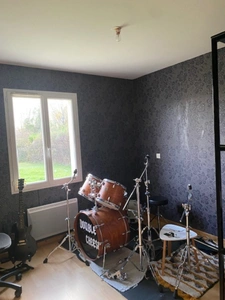  SERS (16) Maison à vendre, récente, de plain pied, avec belle pièce de vie et trois chambres 
