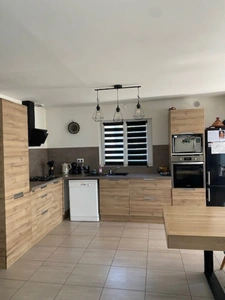 Maison à vendre à Villebois-Lavalette,124 m2 habitable, grande pièce de vie, 4 chambres, garage 