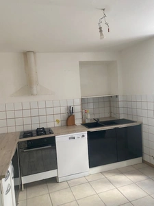 Au cœur du village de Marthon, Bâtiment en pierres, ancien commerce, bar pizza,  avec logement au dessus 