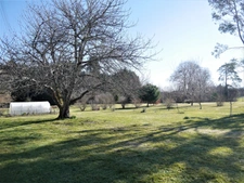  Superbe propriété de 44 hectares, prête à être exploitée, avec belle maison, prête à habiter, au calme, avec vues, aux portes de la dordogne  