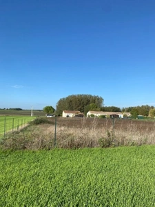 GERMIGNAC Terrain plat constructible, dans un environnement calme à  15 km de Cognac