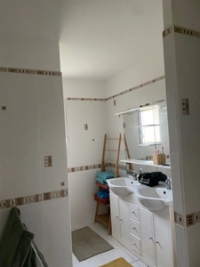  SERS (16) Maison à vendre, récente, de plain pied, avec belle pièce de vie et trois chambres 