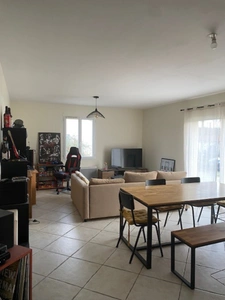  SERS (16) Maison à vendre, récente, de plain pied, avec belle pièce de vie et trois chambres 