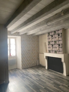 Au cœur du village de Marthon, Bâtiment en pierres, ancien commerce, bar pizza,  avec logement au dessus 