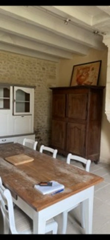 Magnifique corps de ferme, en pierres, à rénover, proche du bourg de Vindelle 