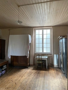 Magnifique corps de ferme, en pierres, à rénover, proche du bourg de Vindelle 