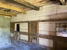 BIEN SOUS COMPROMIS.Ancien corps de ferme à 15 mn d'Angoulême, dans un cadre de nature, aux portes de la Dordogne