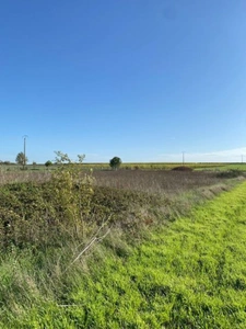 GERMIGNAC Terrain plat constructible, dans un environnement calme à  15 km de Cognac
