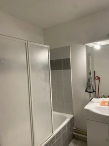  Gond Pontouvre, dans une résidencce au calme entourée d'un parc, appartement de 48 m2 en RDC, avec terrasse couverte et rambarde