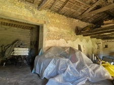 Granges en pierres aménageables en habitation, à Blanzaguet Saint-Cybard (16320), réseaux au pied du bâtiment 
