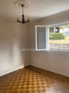 A Nersac,16, proche de toutes les commodités, maison à vendre prête à habiter, juste à rafraîchir.