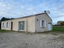  SERS (16) Maison à vendre, récente, de plain pied, avec belle pièce de vie et trois chambres 