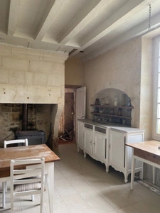 Magnifique corps de ferme, en pierres, à rénover, proche du bourg de Vindelle 