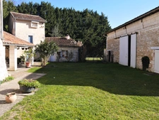  Superbe propriété de 44 hectares, prête à être exploitée, avec belle maison, prête à habiter, au calme, avec vues, aux portes de la dordogne  