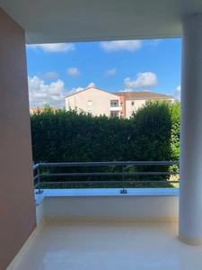  Gond Pontouvre, dans une résidencce au calme entourée d'un parc, appartement de 48 m2 en RDC, avec terrasse couverte et rambarde
