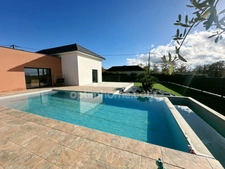 Villa d’Architecte d’Exception Morlaas-Vue Majestueuse sur les Pyrénées-Piscine à débordement-plain pied