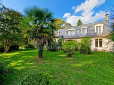 ? Maison d’architecte 250 m² – 4 chambres – Vue Pyrénées – Terrain de +3 hectares –BOSDARROS (64)