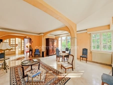 ? Maison d’architecte 250 m² – 4 chambres – Vue Pyrénées – Terrain de +3 hectares –BOSDARROS (64)