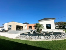 Villa d’Architecte d’Exception Morlaas-Vue Majestueuse sur les Pyrénées-Piscine à débordement-plain pied