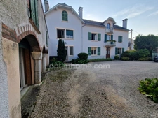 Maison de maître 11 pièces à 7km de PAU,grande grange rénové de reception de plus de 100M2!SAUNA/PISCINE
