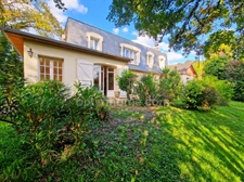 ? Maison d’architecte 250 m² – 4 chambres – Vue Pyrénées – Terrain de +3 hectares –BOSDARROS (64)