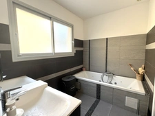 Maison récente de plain-pied avec piscine – Proche commodités SAINT PAUL TROIS CHATEAUX (26)