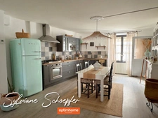Maison de ville pleine de charme avec grand extérieur et garage, à 3 km de Grignan