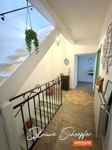 Maison de ville pleine de charme avec grand extérieur et garage, à 3 km de Grignan
