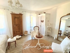Maison de ville pleine de charme avec grand extérieur et garage, à 3 km de Grignan