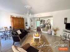Maison de ville pleine de charme avec grand extérieur et garage, à 3 km de Grignan