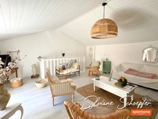 Maison de ville pleine de charme avec grand extérieur et garage, à 3 km de Grignan