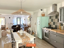 Maison de ville pleine de charme avec grand extérieur et garage, à 3 km de Grignan