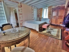 Maison type manoir de 120 m2 habitable, 150 m2 possible sur 13600 M2 de terrain clos