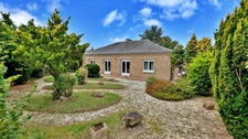 Maison plain-pied de 165 m2 sur 1100 m2 de terrain clos à St Hilaire des Landes (35)