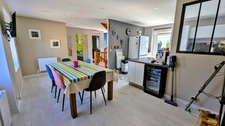 Maison rénovée en pierres à vendre, 6 pièces avec 4 voir 5 chambres, bourg SAINT GERMAIN EN COGLES (35)