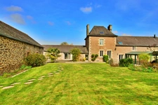 Charmante longère 11 pièces de 327 M2 avec parc clos de plus de 2000 M2.
