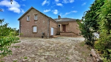 Maison plain-pied de 165 m2 sur 1100 m2 de terrain clos à St Hilaire des Landes (35)