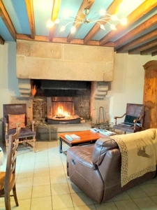 Maison type manoir de 120 m2 habitable, 150 m2 possible sur 13600 M2 de terrain clos