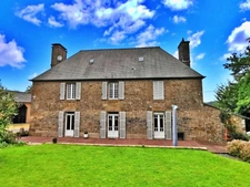 Maison type manoir de 120 m2 habitable, 150 m2 possible sur 13600 M2 de terrain clos