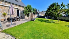 Maison rénovée en pierres 125 M2 à vendre, 6 pièces avec 4 voir 5 chambres, bourg SAINT GERMAIN EN COGLES (35)