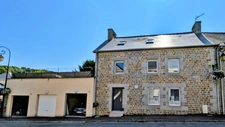 Maison rénovée en pierres à vendre, 6 pièces avec 4 voir 5 chambres, bourg SAINT GERMAIN EN COGLES (35)
